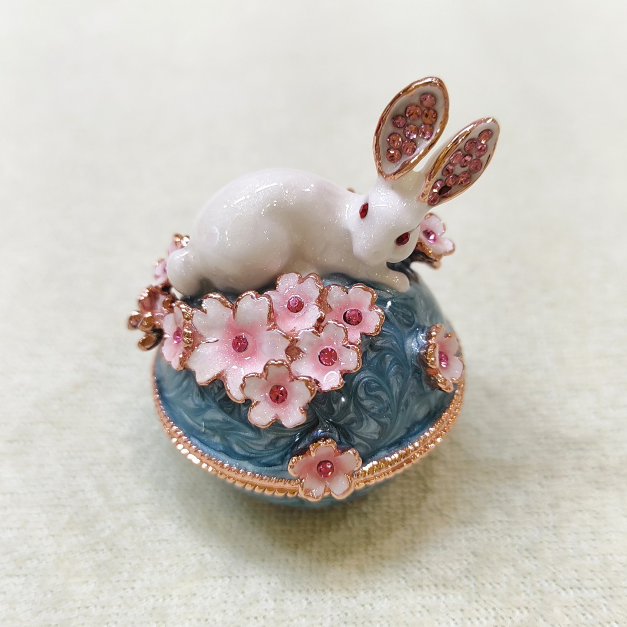 ウサギと桜A　ブルー